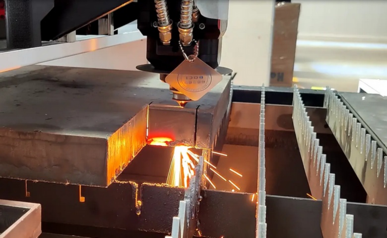 鋁基板機在車規(guī)電子與照明鋁基板的場景對比