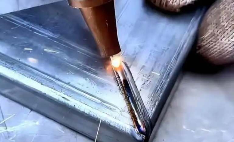 精密激光焊接機與光纖焊接機的區別在哪里