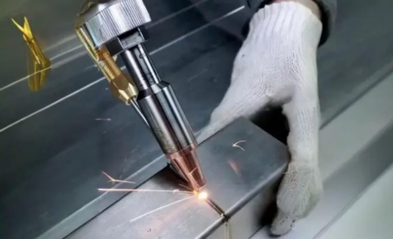 儲能電池焊接機與動力電池雙層板焊接機價格差異分析